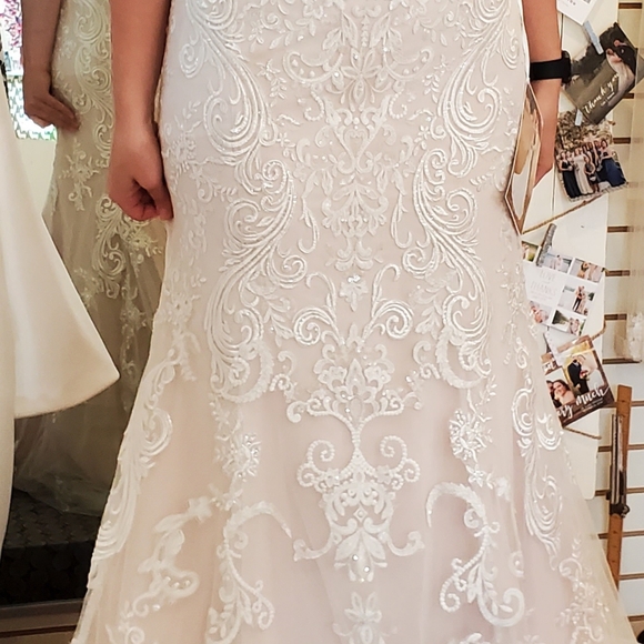 Wedding Dress - Picture 7 of 16